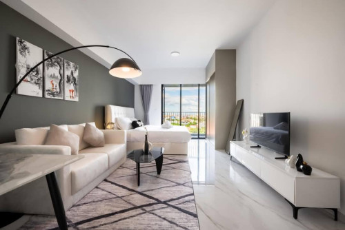 Brand New Studio Royal Group Platinum