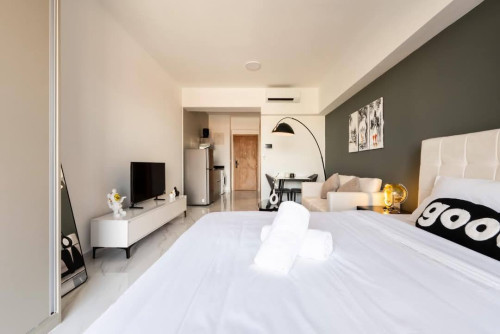 Brand New Studio Royal Group Platinum