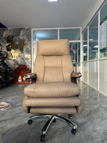 Chair boss