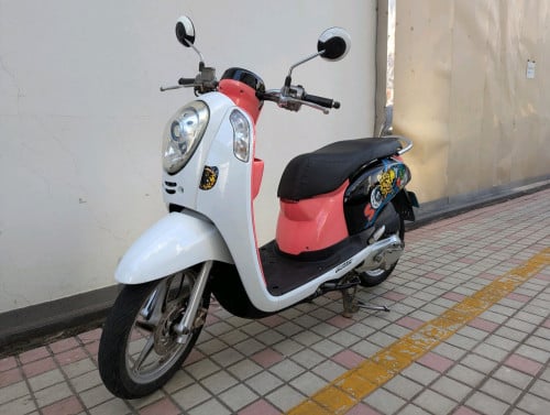 Honda Scoopy (2015)