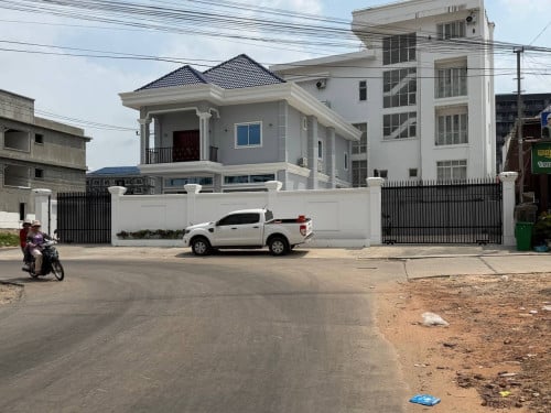 House for rent near two lions