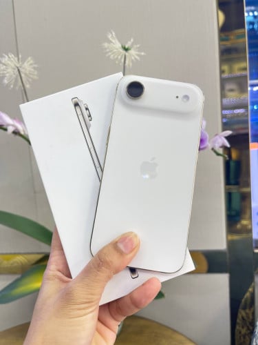 iPhone Air 256G 99% (battery 100%)