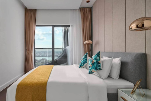 Large 2 Bedrooms Apartment for Sale | Peninsula