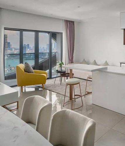 Large 2 Bedrooms Apartment for Sale | Peninsula