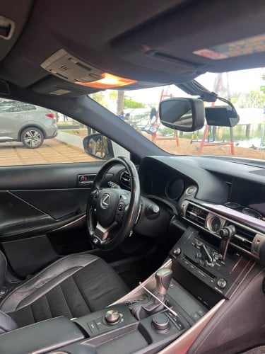 Lexus is200t 2016 លក់បន្ទាន់