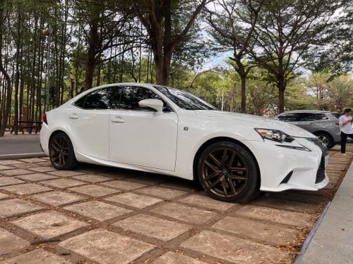 Lexus is200t 2016 លក់បន្ទាន់