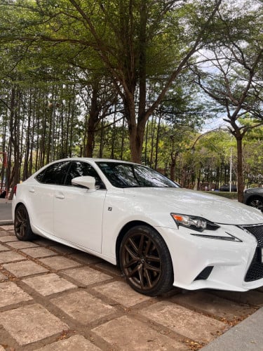 Lexus is200t 2016 លក់បន្ទាន់