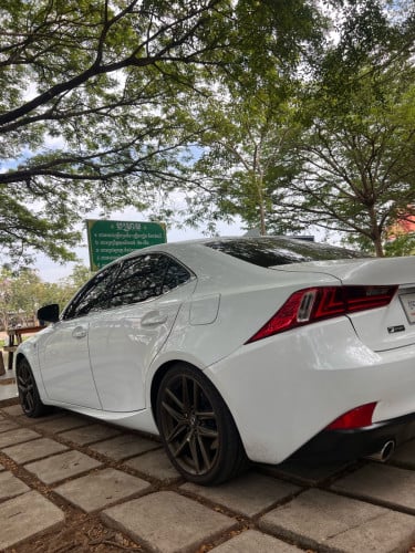 Lexus is200t 2016 លក់បន្ទាន់