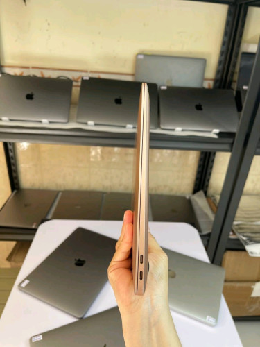Macbook Airឆ្នាំ2020 New Battery