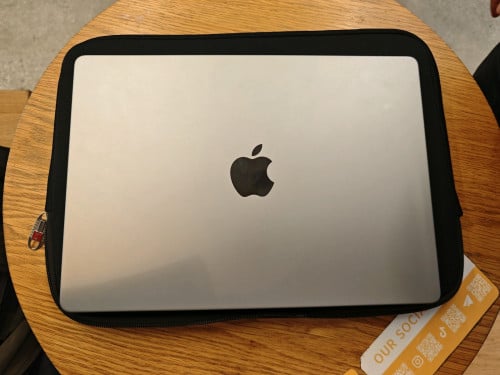 Macbook m1 pro 14 inch(free charger)