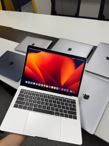 Macbook Pro 2017 (ថ្មីស្អាត 99%)
