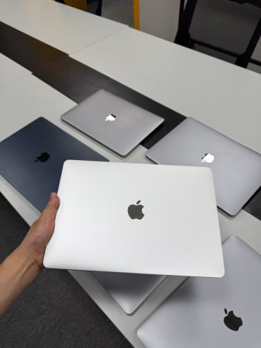Macbook Pro 2017 (ថ្មីស្អាត 99%)