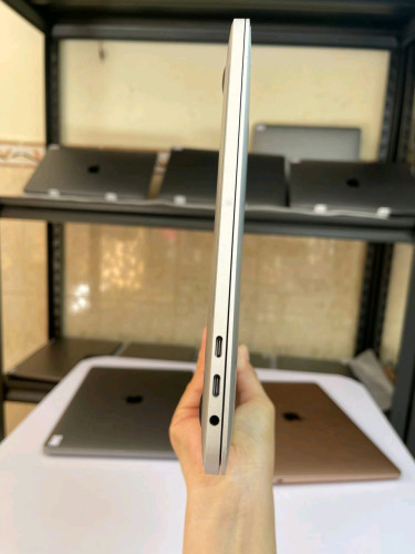 Macbook Proឆ្នាំ2017 Touch Bar