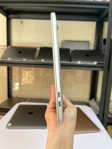 Macbook Proឆ្នាំ2017 Touch Bar