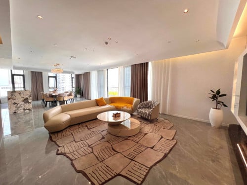 Penthouse 3-Bedroom Apartment 顶层豪华三卧室公寓