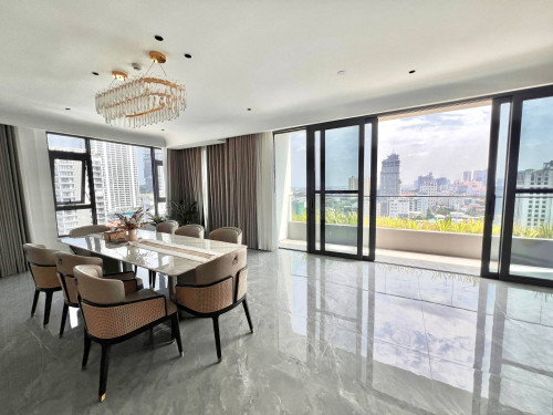 Penthouse 3-Bedroom Apartment 顶层豪华三卧室公寓