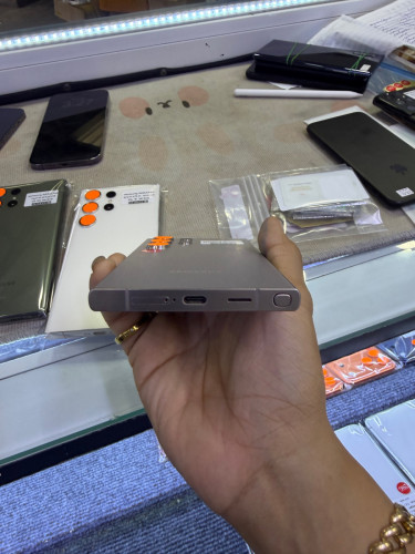 Samsung S24ultra ក្រុមហ៊ុនsim2 ស្អាត