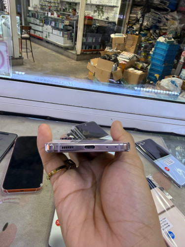 Samsung zfilp 5 256G ក្រុមហ៊ុន sim1