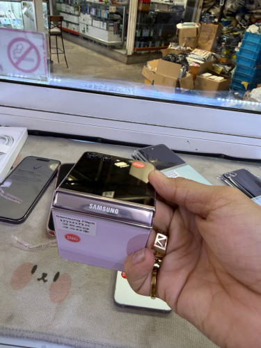 Samsung zfilp 5 256G ក្រុមហ៊ុន sim1