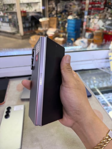 Samsung zfold6 256G ក្រុមហ៊ុន ស្អាតដូចថ្មី