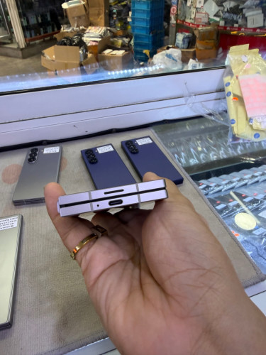 Samsung zfold6 256G ក្រុមហ៊ុន ស្អាតដូចថ្មី