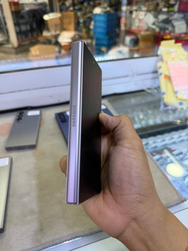 Samsung zfold6 256G ក្រុមហ៊ុន ស្អាតដូចថ្មី