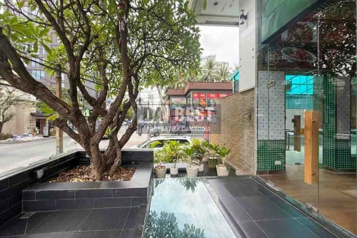 Shop or Restaurant for Rent – Prime BKK1 Corner