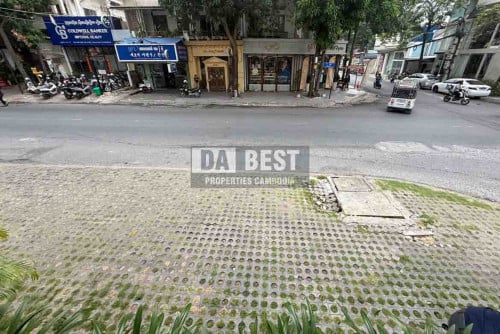 Shop or Restaurant for Rent – Prime BKK1 Corner