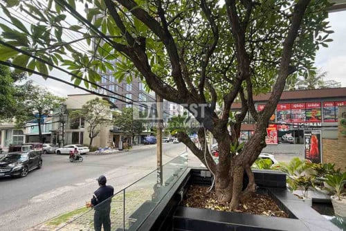 Shop or Restaurant for Rent – Prime BKK1 Corner