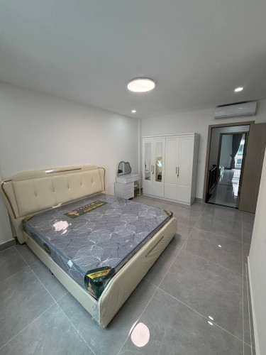 Townhouse for rent near Chinatown