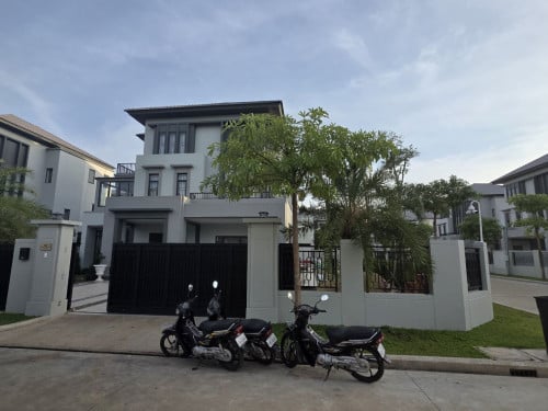 Villa Queen Corner Chip Mong Grand for RENT