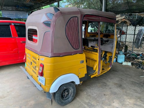 កង់បីល់ក់