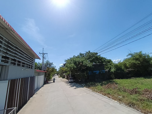 ដីលក់សែខសុខមុខផ្សារឡាន