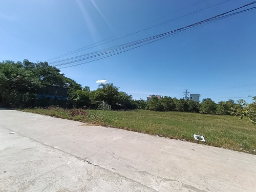 ដីលក់សែខសុខមុខផ្សារឡាន