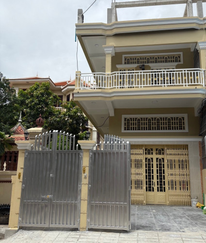 ផ្ទះល្វែងថ្មីស្អាតៗ និងធំទូលាយ 2ល្វែងជាប់គ្នាសម្រាប់លក់ បន្ទាន់ក្នុងភ្នំពេញជាន់ផ្ទាល់ដី និង ជាន់ទី១