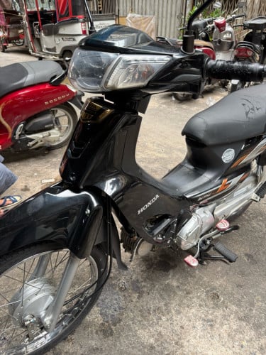 ម៉ូតDream 125cc ឆ្នាំ2020 សុីនមួយជំុ100%  ចរចាបាន បងបង