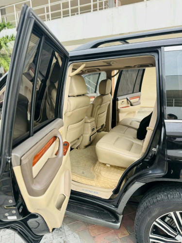 លក់ Lexus LX470 ឆ្នាំ03 ធានាឡានស្អាតអត់បុកអត់ប៉ះម៉ាស៊ីនប្រអប់លេខបូមឡើងចុះដំណើរការល្អ