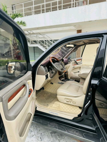 លក់ Lexus LX470 ឆ្នាំ03 ធានាឡានស្អាតអត់បុកអត់ប៉ះម៉ាស៊ីនប្រអប់លេខបូមឡើងចុះដំណើរការល្អ