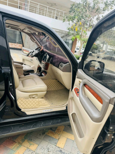 លក់ Lexus LX470 ឆ្នាំ03 ធានាឡានស្អាតអត់បុកអត់ប៉ះម៉ាស៊ីនប្រអប់លេខបូមឡើងចុះដំណើរការល្អ