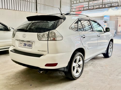 ឡានលក់ LEXUS RX330 ឆ្នាំ06 full option ពេញ ប៉ុង1 ក្នុងលឿង ពណ៌ស