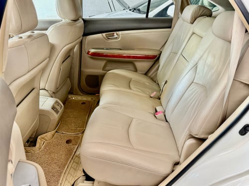 ឡានលក់ LEXUS RX330 ឆ្នាំ06 full option ពេញ ប៉ុង1 ក្នុងលឿង ពណ៌ស