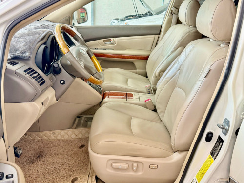 ឡានលក់ LEXUS RX330 ឆ្នាំ06 full option ពេញ ប៉ុង1 ក្នុងលឿង ពណ៌ស