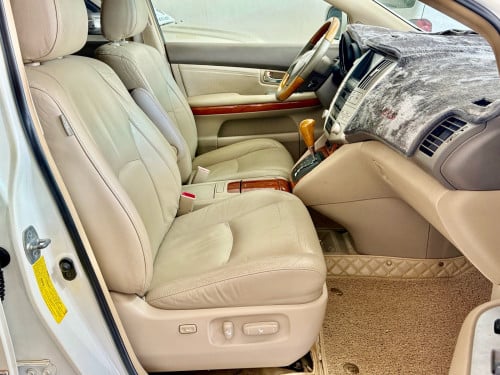 ឡានលក់ LEXUS RX330 ឆ្នាំ06 full option ពេញ ប៉ុង1 ក្នុងលឿង ពណ៌ស