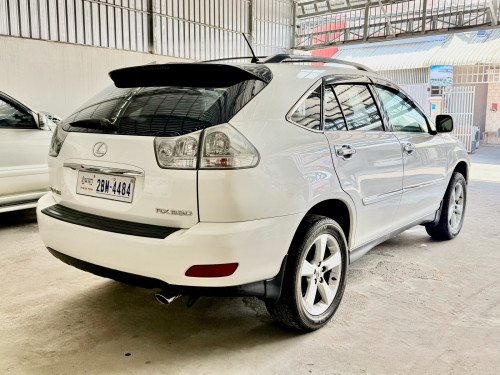 ឡានលក់ LEXUS RX330 ឆ្នាំ06 full option ពេញ ប៉ុង1 ក្នុងលឿង ពណ៌ស