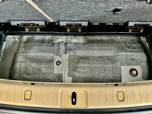 ឡានលក់ LEXUS RX330 ឆ្នាំ06 full option ពេញ ប៉ុង1 ក្នុងលឿង ពណ៌ស