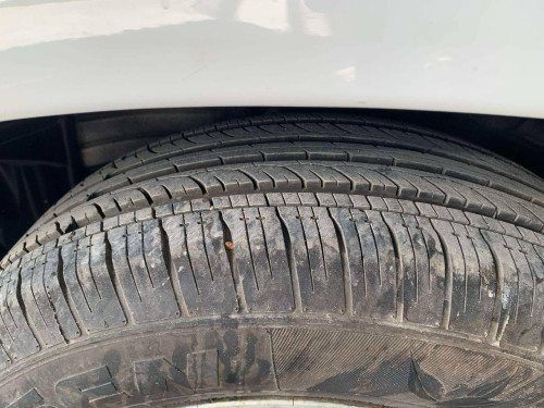 ឡានលក់ LEXUS RX330 ឆ្នាំ06 full option ពេញ ប៉ុង1 ក្នុងលឿង ពណ៌ស