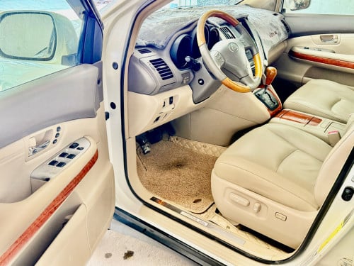 ឡានលក់ LEXUS RX330 ឆ្នាំ06 full option ពេញ ប៉ុង1 ក្នុងលឿង ពណ៌ស