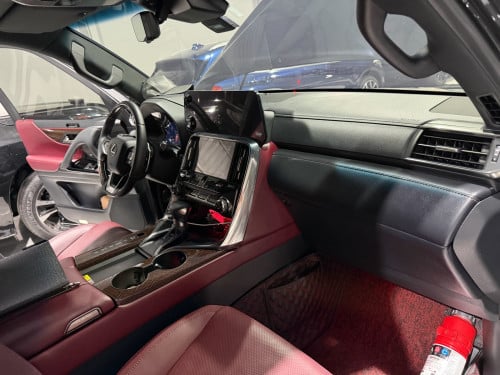 លក់​ LX600 024 full option ពេញ​កប់​ ក្នុង​ក្រហម​សុីន​ អារ៉ាប់​ ម្ចាស់ដេីម​ផ្ទាល់​ទិញ​ថ្មី​ខ្លាញ់​គោ​