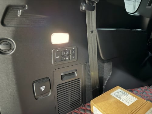 លក់​ LX600 024 full option ពេញ​កប់​ ក្នុង​ក្រហម​សុីន​ អារ៉ាប់​ ម្ចាស់ដេីម​ផ្ទាល់​ទិញ​ថ្មី​ខ្លាញ់​គោ​