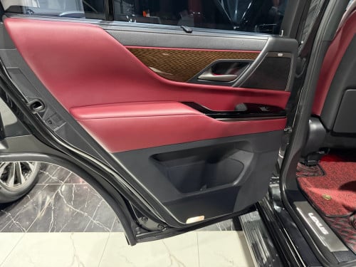 លក់​ LX600 024 full option ពេញ​កប់​ ក្នុង​ក្រហម​សុីន​ អារ៉ាប់​ ម្ចាស់ដេីម​ផ្ទាល់​ទិញ​ថ្មី​ខ្លាញ់​គោ​
